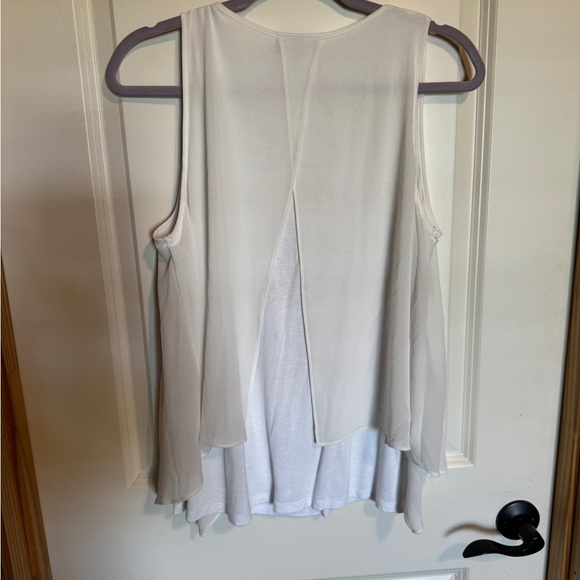 White Sleeveless Top - Picture 4 of 4